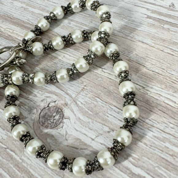 Silver And Faux Pearl Classy Minimalist Toggle Closure Collar Necklace 16” - Picture 8 of 11